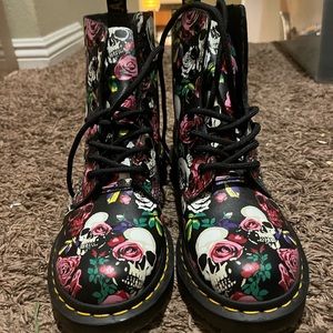 EUC Dr. Martens Size 6 women’s w/ white skulls , pink and purple flowers